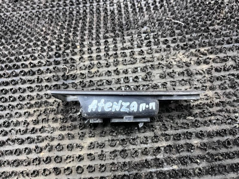 Накладка внутренней ручки двери передняя правая Atenza 2002 GGEP LFDE Накладка внутренней ручки двери передняя правая Atenza 2002 GGEP LFDE