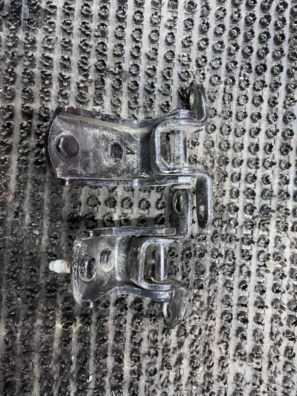 Петля двери задняя правая Toyota Caldina 1995 CT190 2C 6875020100 Б/У