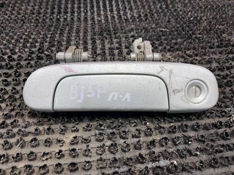 Ручка двери внешняя передняя левая Mazda Familia 2001 BJ5P ZL C10059410B67 Б/У