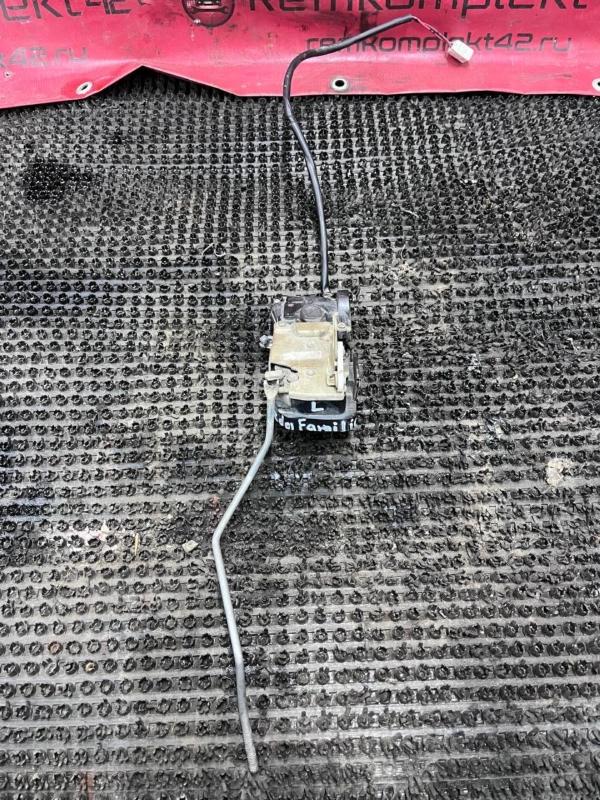 Замок двери левый Mazda Familia 2001 BJ5P ZL B25E59310F Б/У