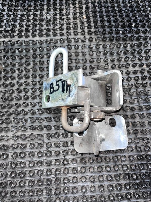 Запчасть петля двери передняя правая Volkswagen Passat 1999 3B3 AZL 4B0831412B Б/У Петля двери передняя правая Volkswagen Passat 1999 3B3 AZL 4B0831412B Б/У