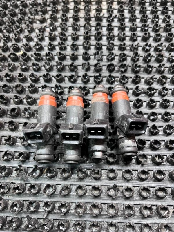 Форсунка топливная Лада 2111 2001 2111 ВАЗ 2111 11190113201010 Б/У