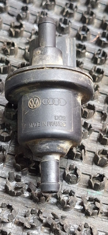 Клапан вентиляции топливного бака Passat 1998 3B3 AHL