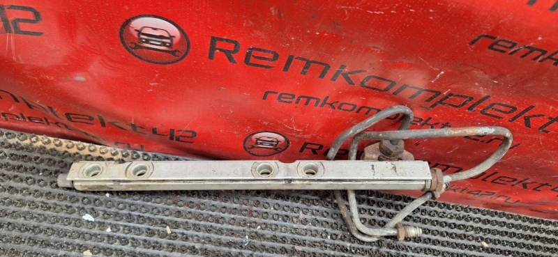 Топливная рейка Лада 2112 2004 2112 ВАЗ 2111 21111144010 Б/У