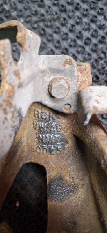 Кулак поворотный передний правый Octavia 2015 5E5 CWVA