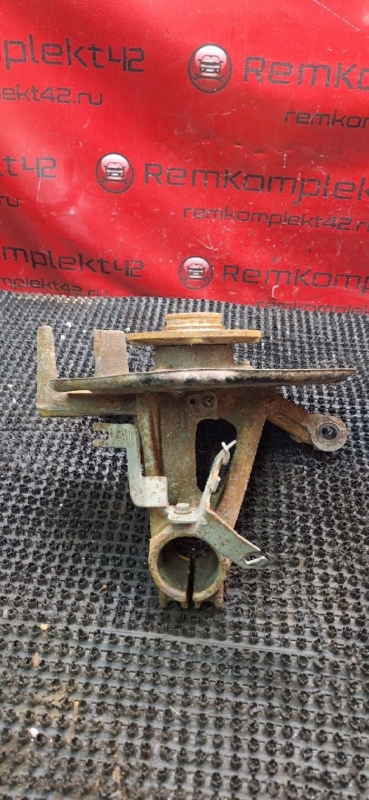 Кулак поворотный передний правый Skoda Octavia 5E5 CWVA