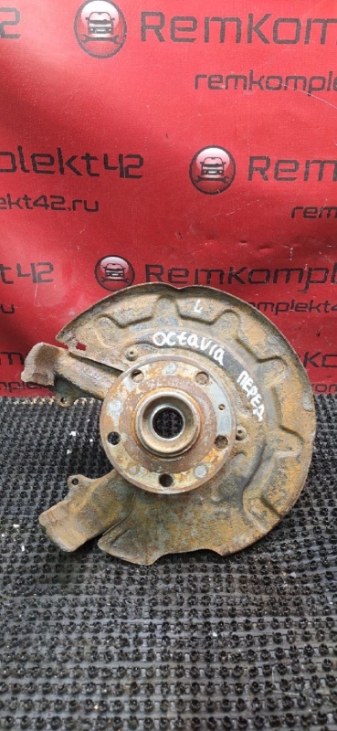 Запчасть кулак поворотный передний левый Skoda Octavia 2015 5E5 CWVA 5Q0407255Q Б/У Кулак поворотный передний левый Skoda Octavia 2015 5E5 CWVA 5Q0407255Q Б/У