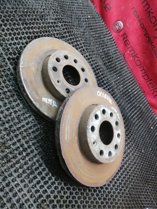 Диск тормозной передний Skoda Octavia 5E5 CWVA