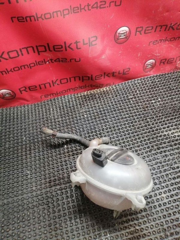 Запчасть бачок расширительный Skoda Octavia 2015 5E5 CWVA 5Q0121407D Б/У Бачок расширительный Skoda Octavia 2015 5E5 CWVA 5Q0121407D Б/У