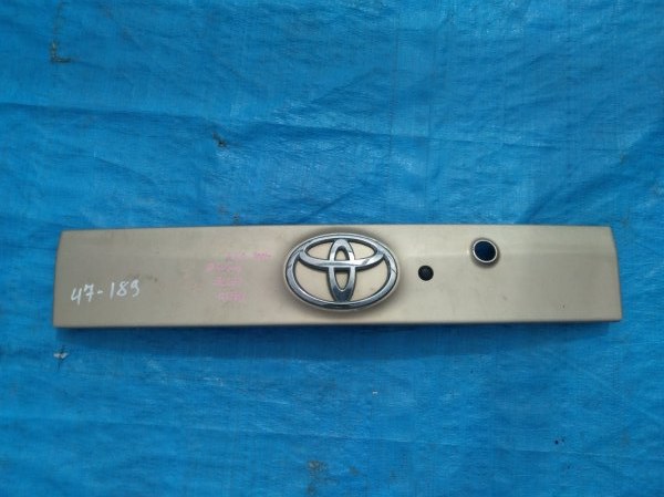 Накладка 5-й двери Toyota Passo Sette M502E (б/у)