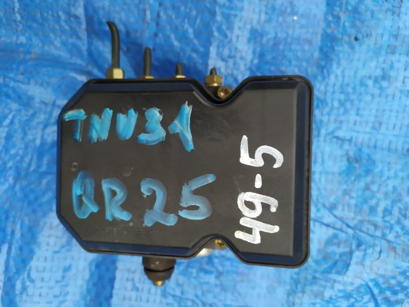 Блок abs Nissan Presage TNU31 QR25 (б/у)
