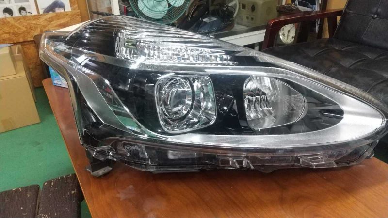 Фара Toyota Sienta NHP170 2018 правая 52-334 (б/у)