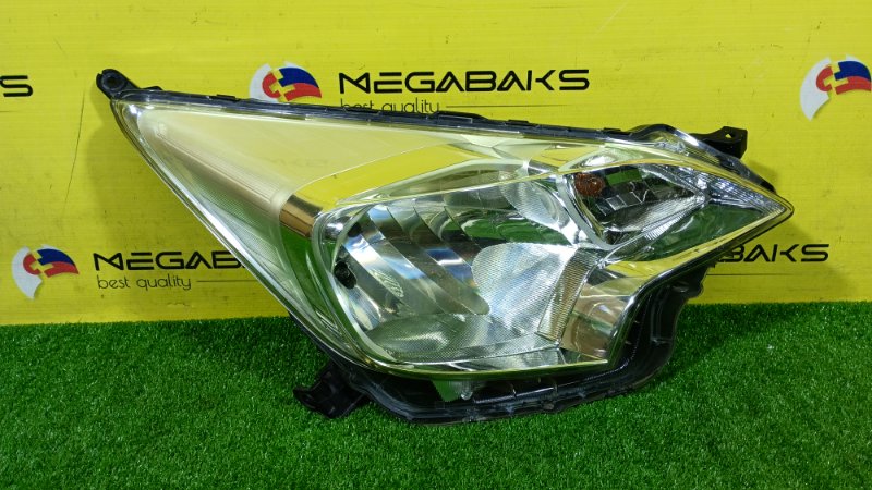 Фара Toyota Ractis NCP120 1NZ-FE 2012 правая 52-211 (б/у)