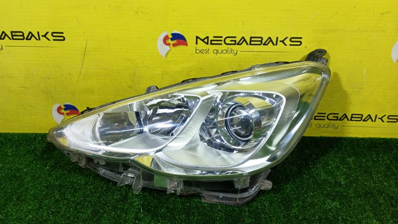Фара Toyota Aqua NHP10 левая 52-291 (б/у)