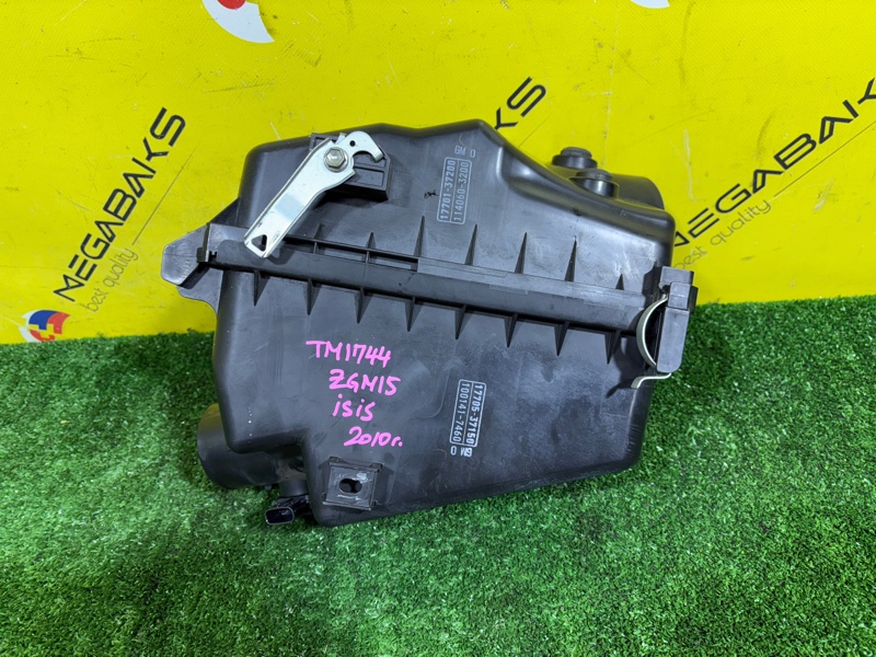 Корпус воздушного фильтра Toyota Isis ZGM15 2ZR-FAE 2010 (б/у)