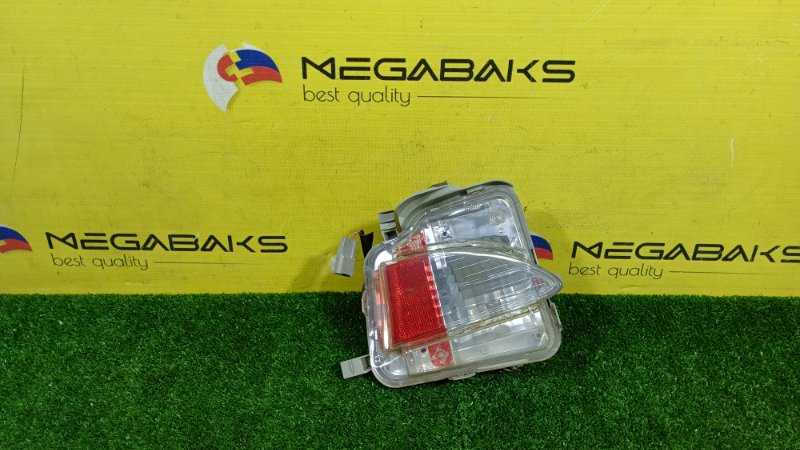Катафот в бампер Toyota Ractis NSP120 1NR-FKE 2014 задний правый 52-215 (б/у)