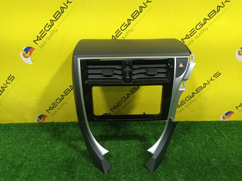 Консоль магнитофона Toyota Ractis NSP120 1NR-FKE 2014 5542252070 (б/у)