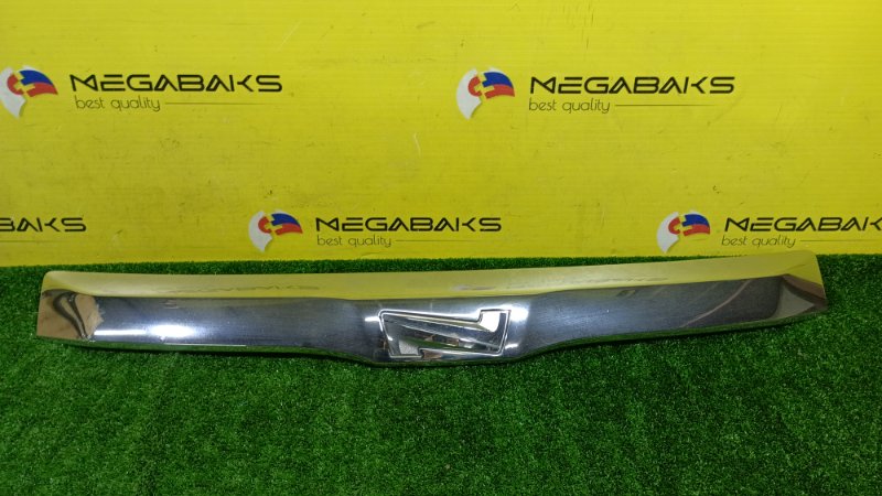 Накладка на капот Toyota Noah ZRR70 3ZR-FE 2009 (б/у)