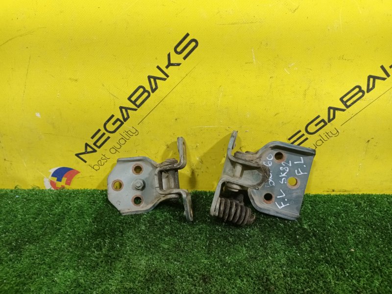 Петля дверная Mazda Bongo SKF2M RF-T 2000 передняя левая (б/у)
