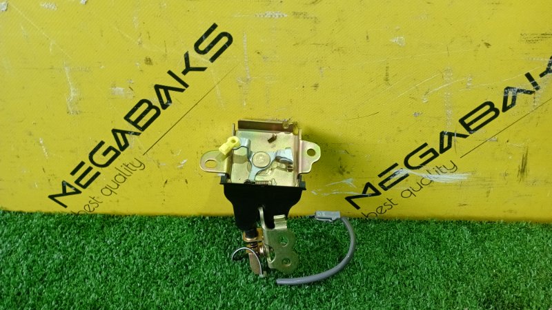 Замок багажника Toyota Prius NHW11 1NZ-FXE 2001 (б/у)