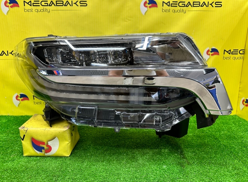 Фара TOYOTA ALPHARD AGH30W передняя правая (б/у)