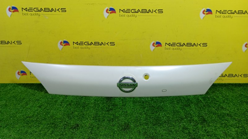 Накладка 5-й двери NISSAN WINGROAD WHNY11 QG18DE 2003 (б/у)