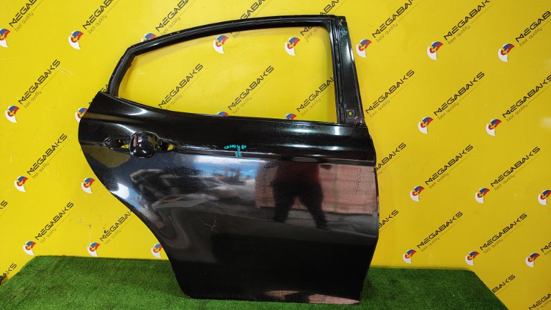 Дверь TOYOTA CAMRY AXVH80 задняя правая (б/у)