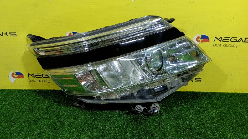 Фара TOYOTA VOXY ZRR85 2015 правая 28-229 (б/у)