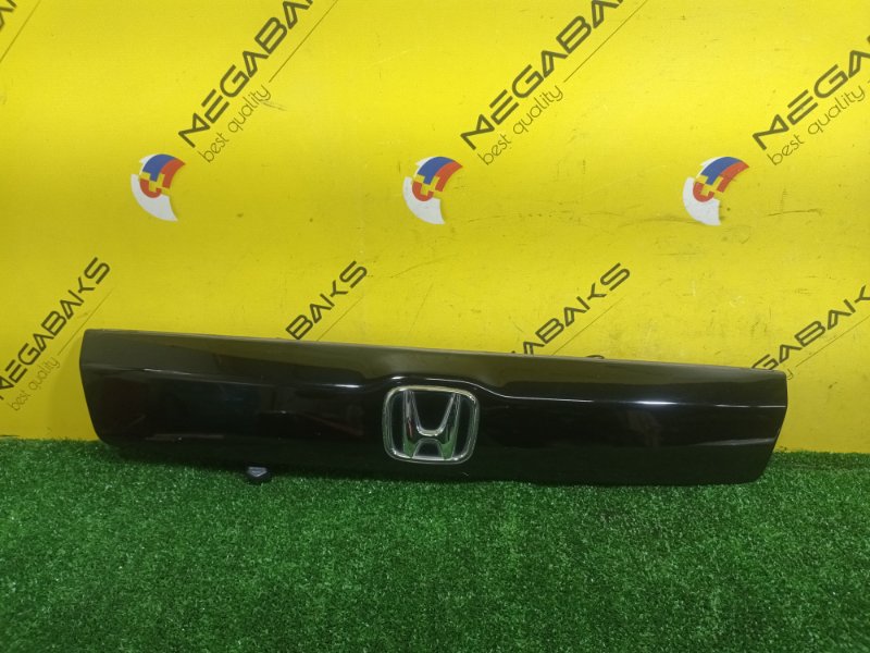 Накладка 5-й двери HONDA STREAM RN6 R18A 2010 (б/у)