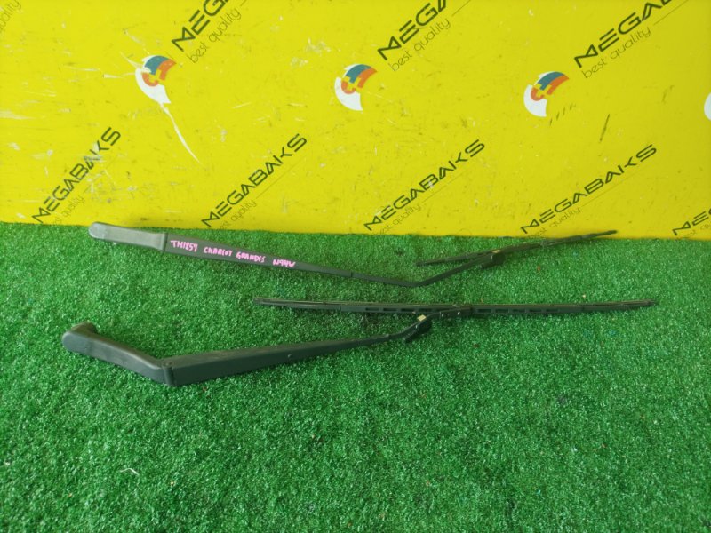 Дворник MITSUBISHI CHARIOT GRANDIS N94W 4G64 2000 передний (б/у)