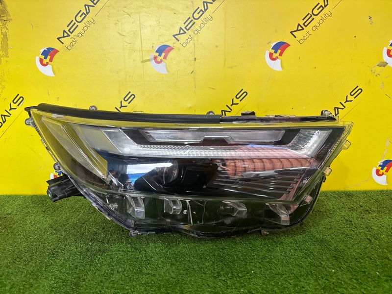 Фара TOYOTA RAV4 AXAH52 правая OR-83 (б/у)