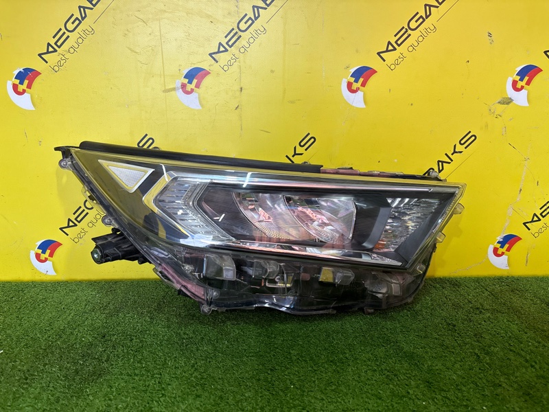 Фара TOYOTA RAV4 AXAH54 передняя правая OR-47 (б/у)
