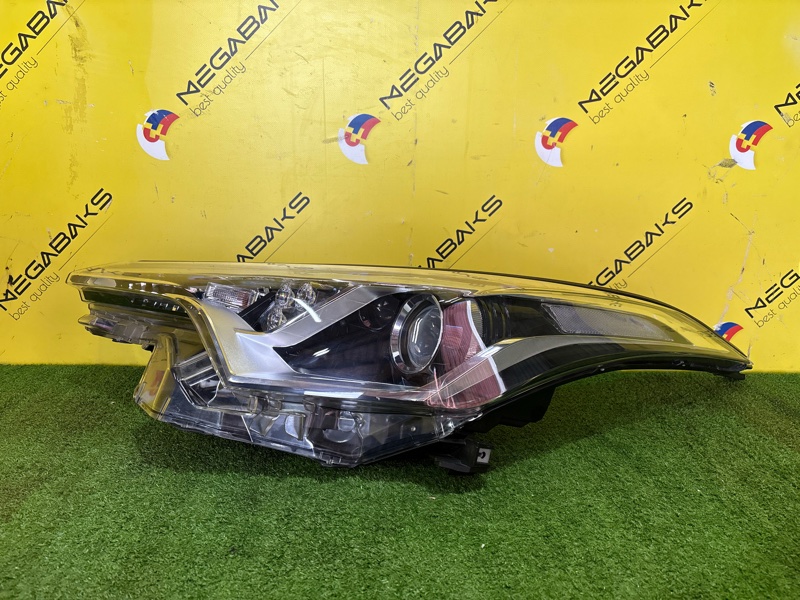 Фара TOYOTA C-HR ZYX10 передняя левая F4-31 (б/у)