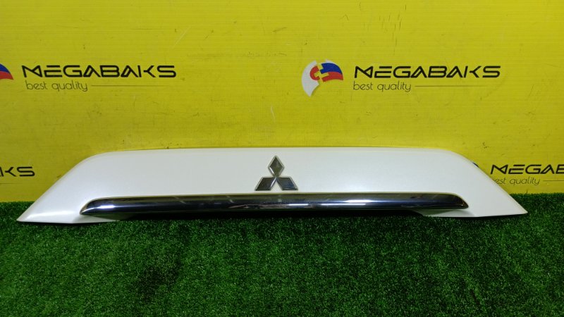 Накладка 5-й двери MITSUBISHI OUTLANDER CW4W 4B11 2010 ROADEST, W13 (б/у)