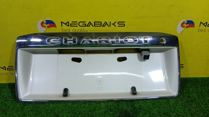 Накладка 5-й двери MITSUBISHI CHARIOT GRANDIS N94W 4G64 2000 (б/у)