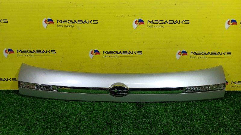 Накладка 5-й двери SUBARU OUTBACK BP9 EJ253 2009 (б/у)
