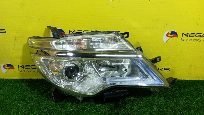 Фара NISSAN SERENA HC26 2015 правая 100-23683 (б/у)