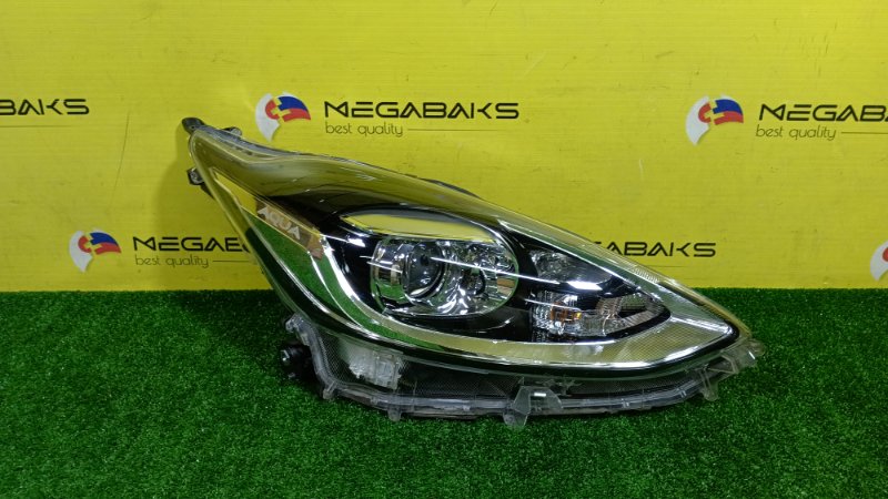 Фара TOYOTA AQUA NHP10 2020 правая 52-322 (б/у)