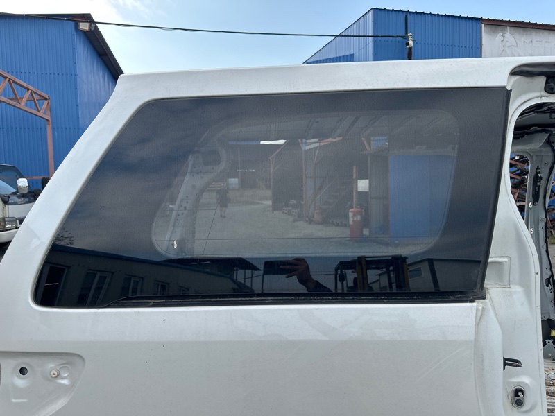 Стекло собачника TOYOTA ALPHARD ATH20 2AZ-FXE заднее правое (б/у)