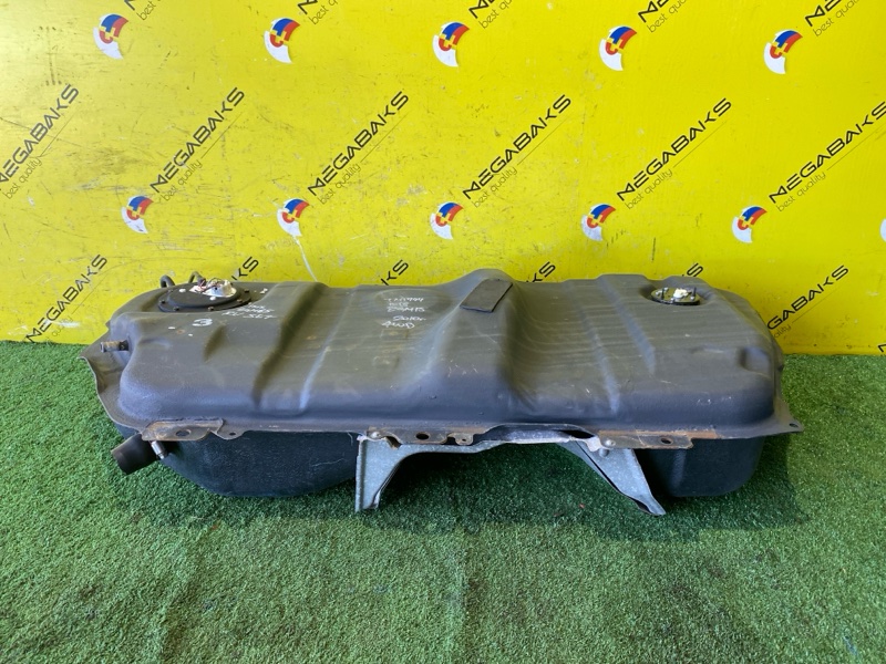 Бензобак TOYOTA ISIS ZGM15 2ZR-FAE 2010 (б/у)