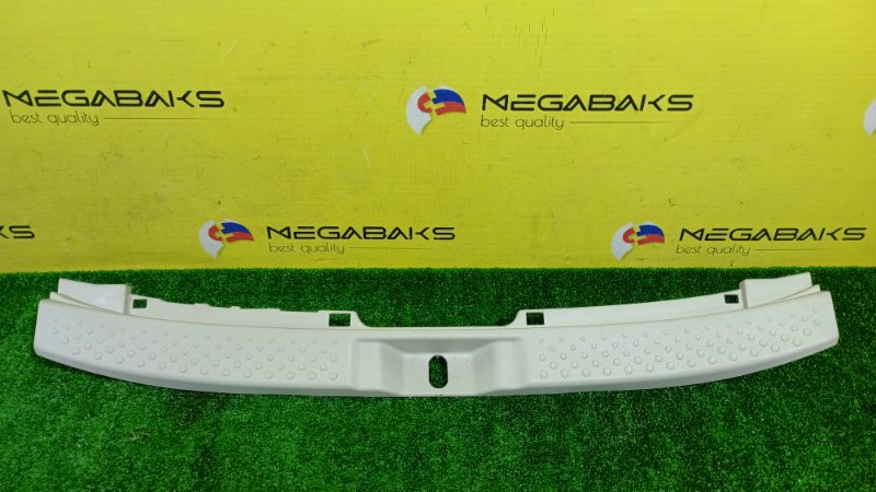 Накладка замка багажника TOYOTA SIENTA NHP170 1NZ-FXE 2017 (б/у)