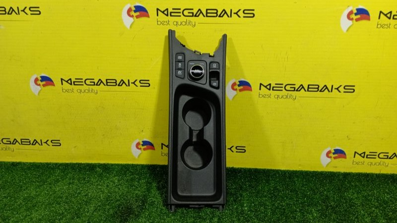 Консоль между сидений TOYOTA YARIS CROSS MXPJ15 M15A-FXE 2020 (б/у)