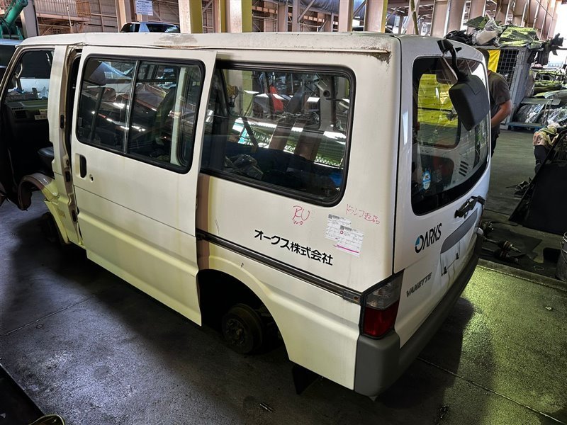 Амортизатор задней двери MAZDA BONGO SK82MN F8 2006 (б/у) Амортизатор задней двери MAZDA BONGO SK82MN F8 2006 (б/у)