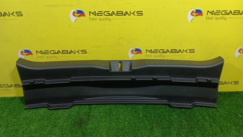 Накладка замка багажника TOYOTA YARIS CROSS MXPJ15 M15A-FXE 2020 (б/у)