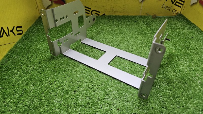 Крепление автомагнитолы SUZUKI JIMNY JB23W K6A-T 2010 (б/у)