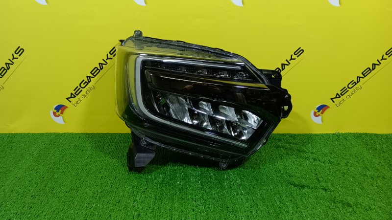 Фара HONDA N-BOX JF3 правая W3106 (б/у)