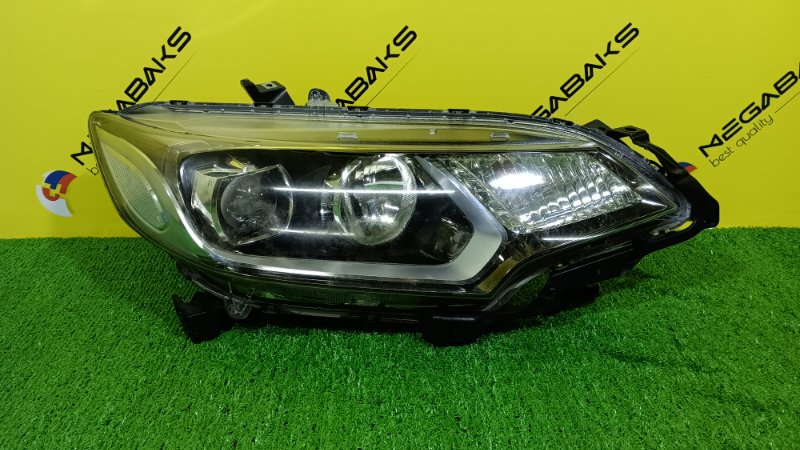 Фара HONDA FIT GP5 правая W1948 (б/у)