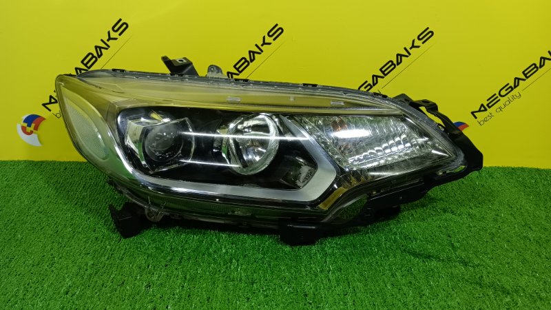 Фара HONDA FIT GP5 правая W1948 (б/у)