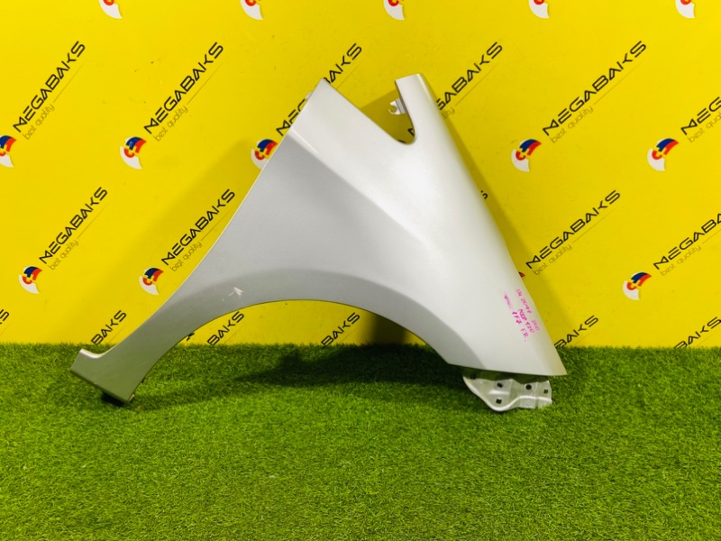 Крыло TOYOTA RACTIS NCP120 1NR-FE 2011 переднее правое (б/у)