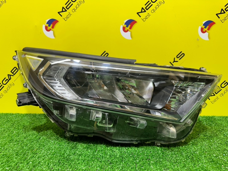 Фара TOYOTA RAV4 AXAH54 передняя правая 0R-47 (б/у)